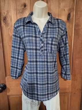Women's Blue‎ Plaid Button-Front Shirt with Chest Pocket